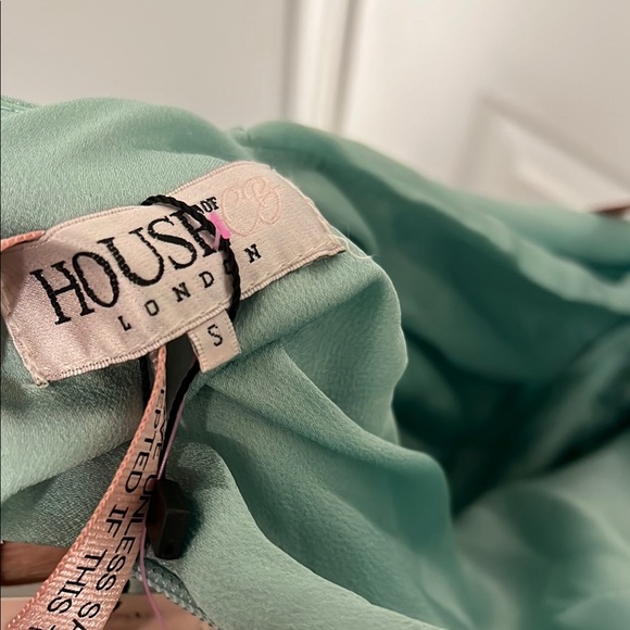 House of CB Green dress with Silky Fabric and Elegant Draping - Picture 8 of 8